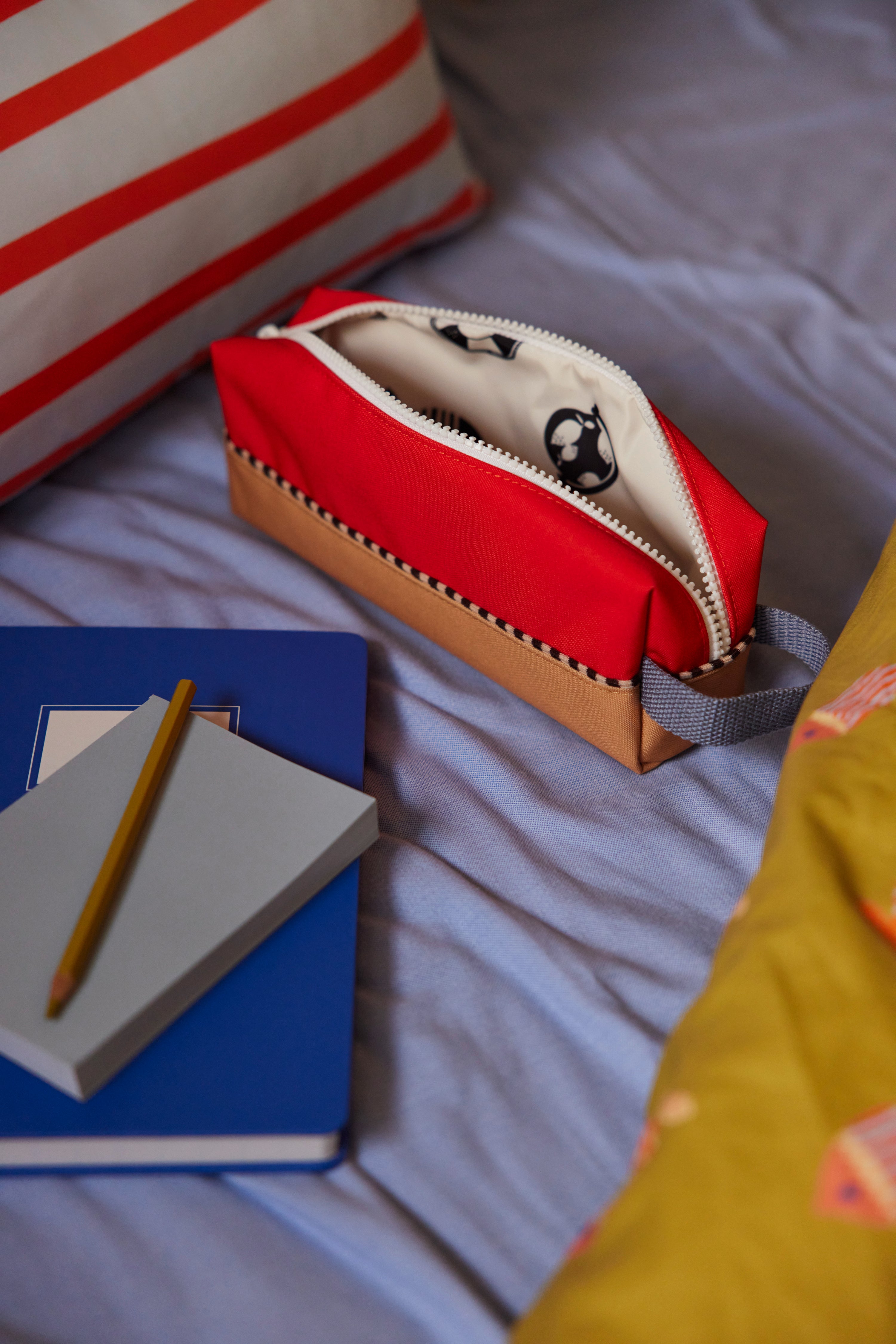 Pencil Case Wonders Colourblocking Red Hat Jane Beige