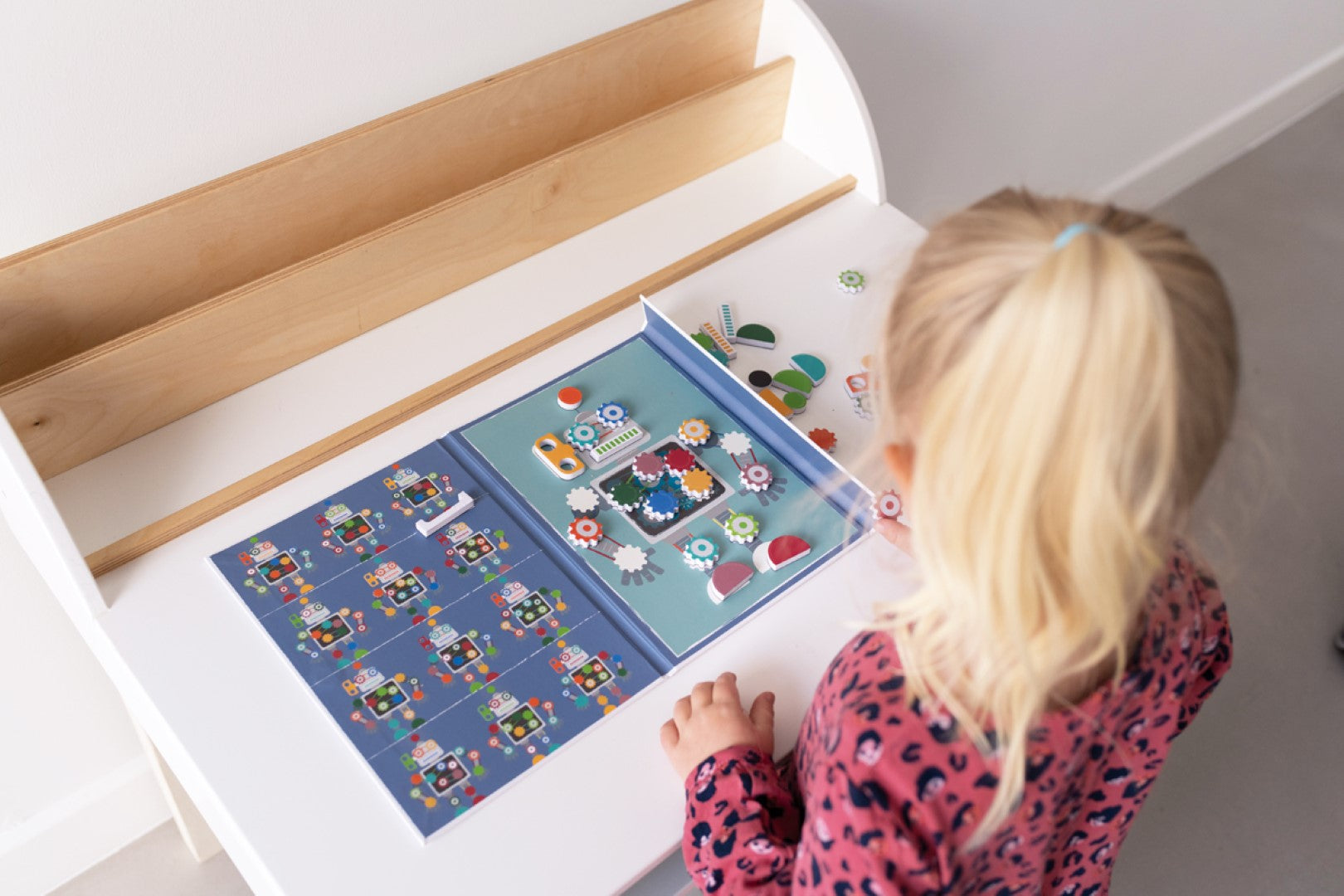 EduLogic Book Colours And Shapes Robot