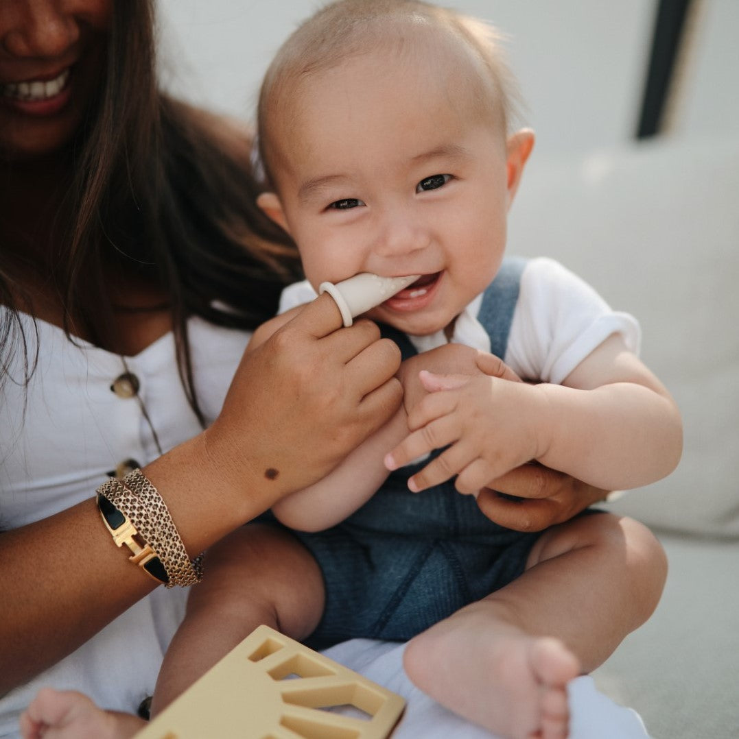 Finger Toothbrush Shifting Sand