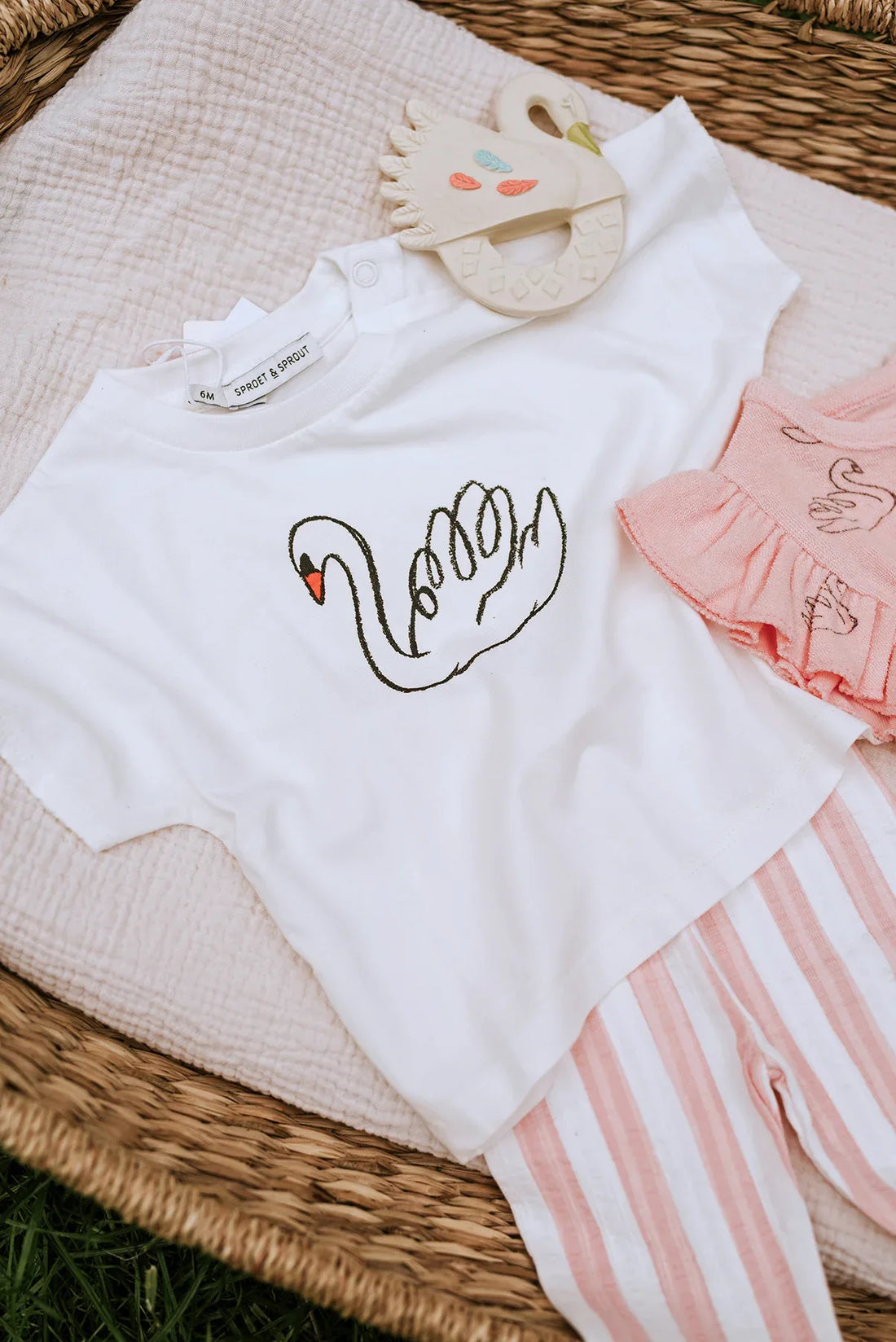 Baby T-shirt Swan Off White - Sproet &amp; Sprout
