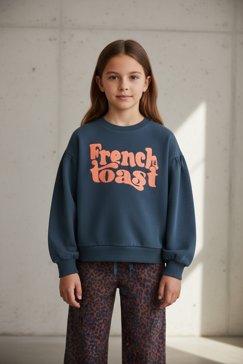 Sweatshirt Amelie Blue Wing Teal – voorkant meisje